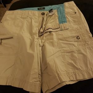 Reposh- Womens Cargo style shorts